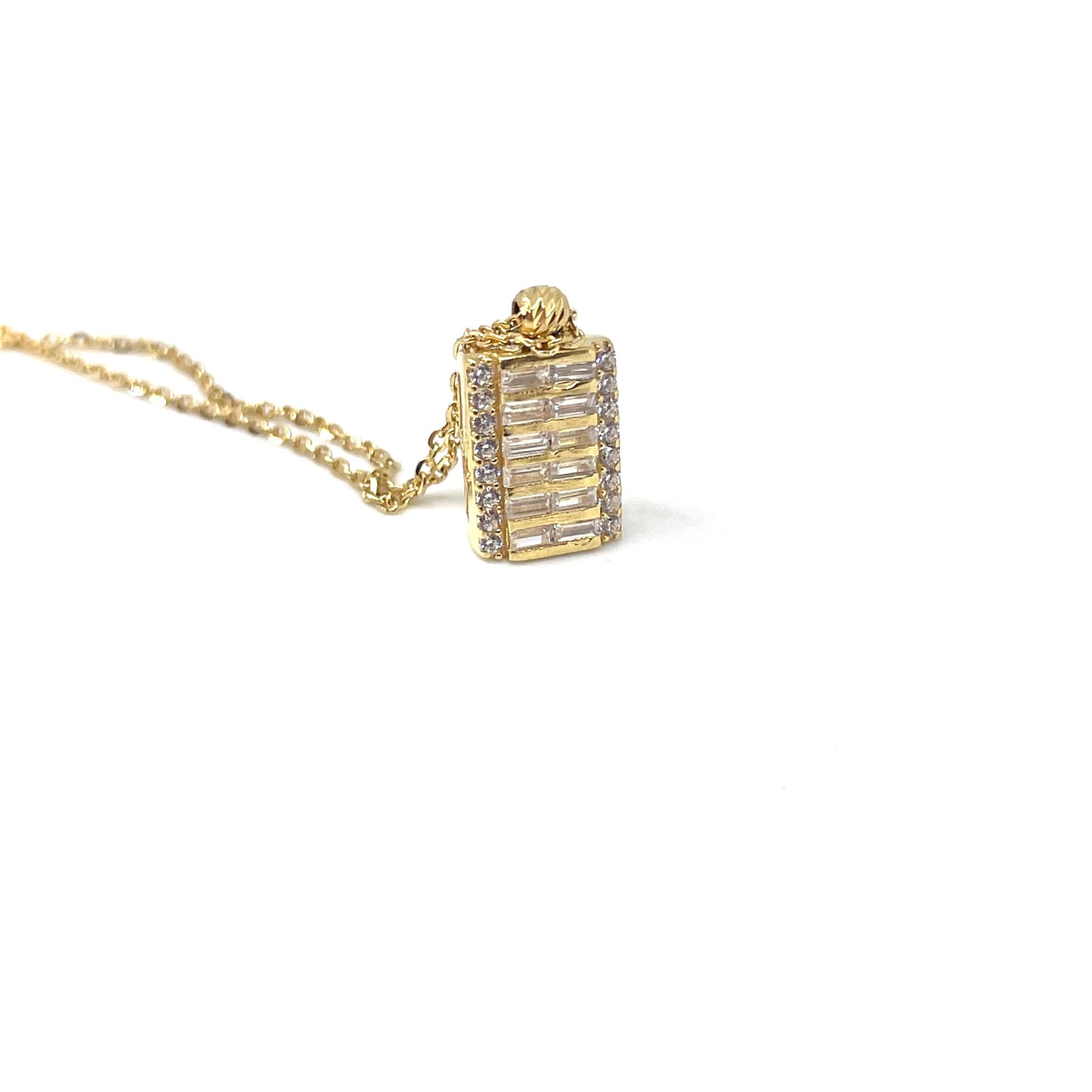 White and Gold Pendant Necklace