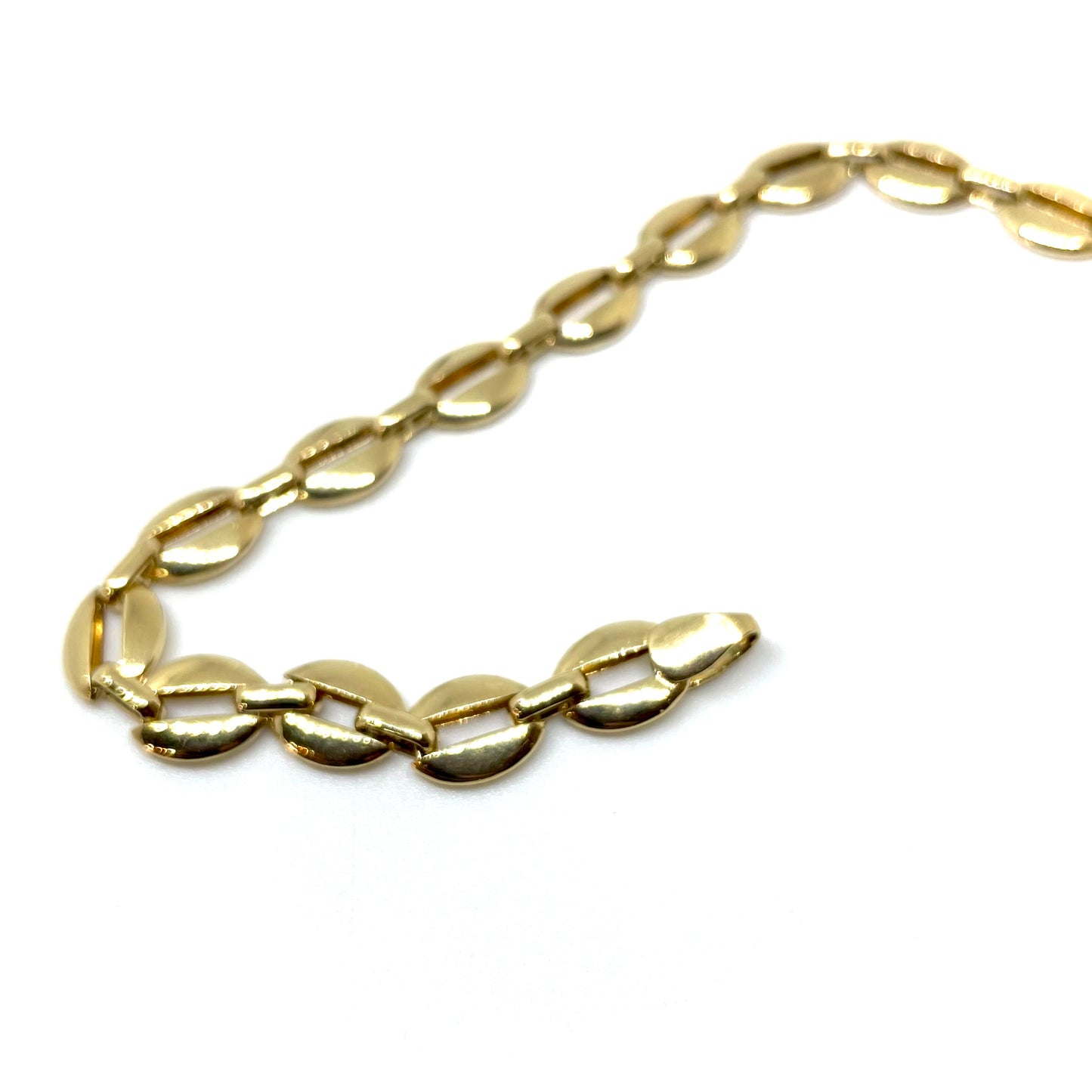 Statement Shell Chain Bracelet