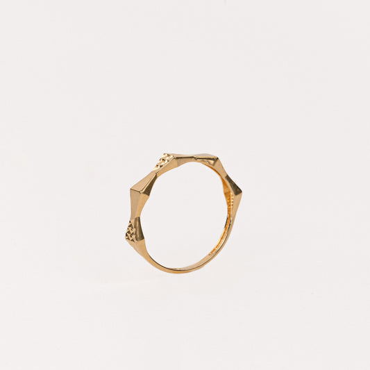 Geometric Diamond-cut Ring