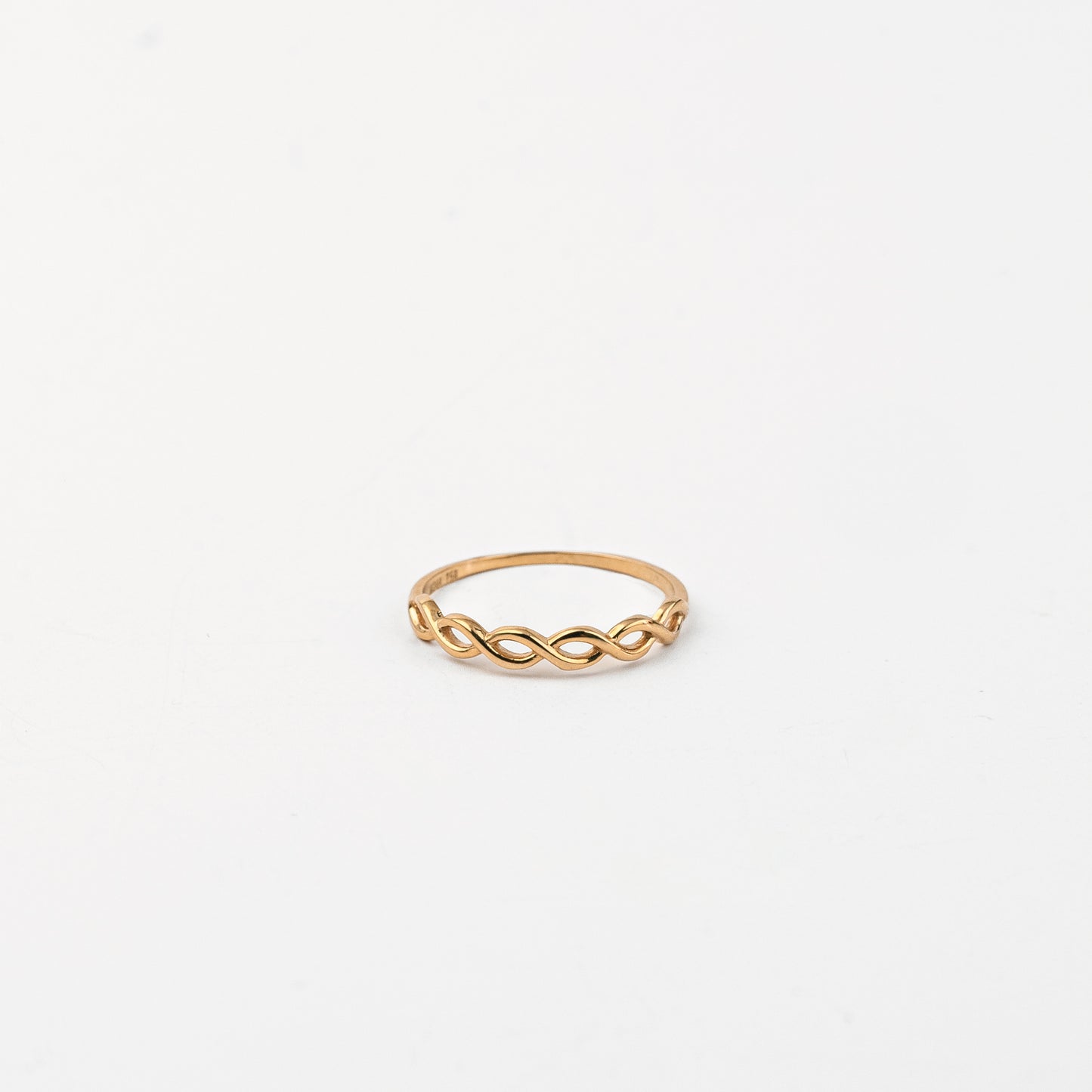 Twisted Chain Ring