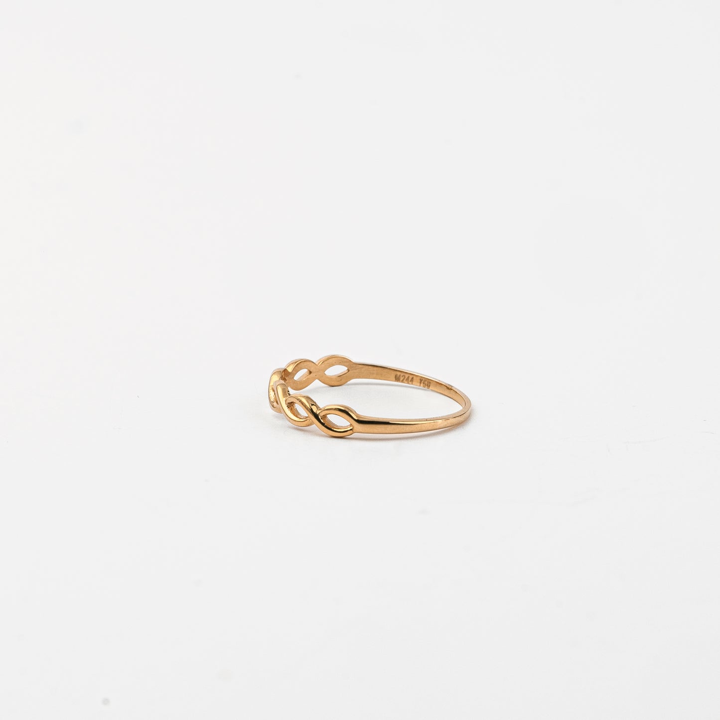 Twisted Chain Ring